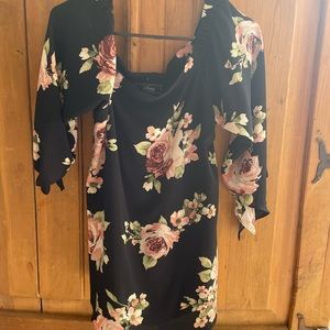 🖤 Pretty Black Floral Top